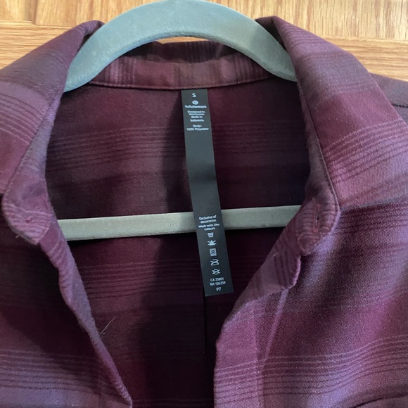 Lululemon men's button up shirt - Picture 3 of 3